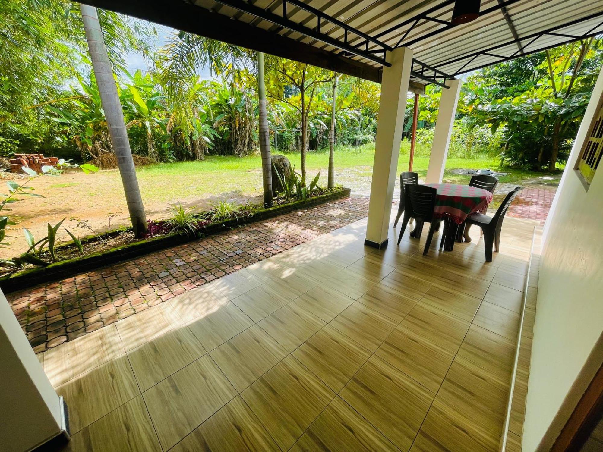 Tishan Holiday Resort Polonnaruwa Bilik gambar